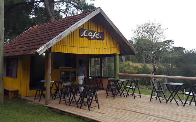 Casinha com pastel de pinhão 