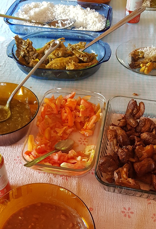 Almoço da Dona Luci no Escorrega do Betim em Aurora do Tocantins,  um pedacinho das Serras Gerais