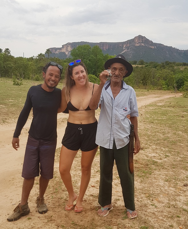 Raquel, Paulo e seu avô em Aurora do Tocantins,  um pedacinho das Serras Gerais